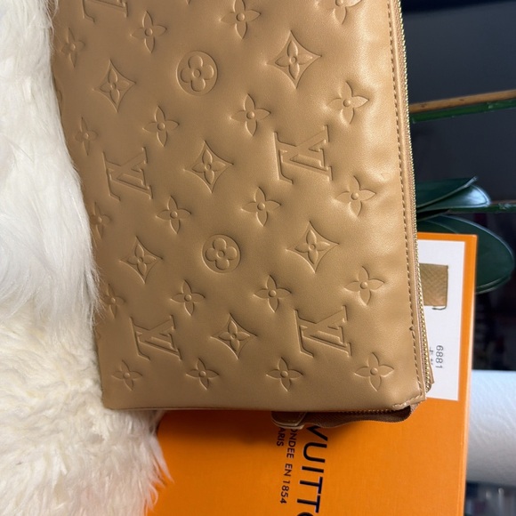 Yves Saint Laurent Mini Fragrance Set — Black, Pink & Gold - Picture 5 of 6